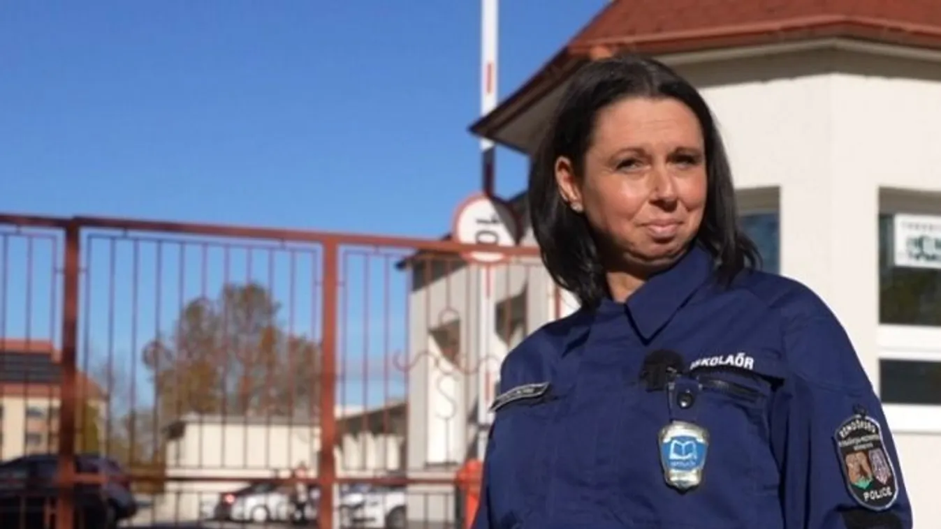 Megállt az iskola lépcsőjénél a diáklány, majd jött a dráma