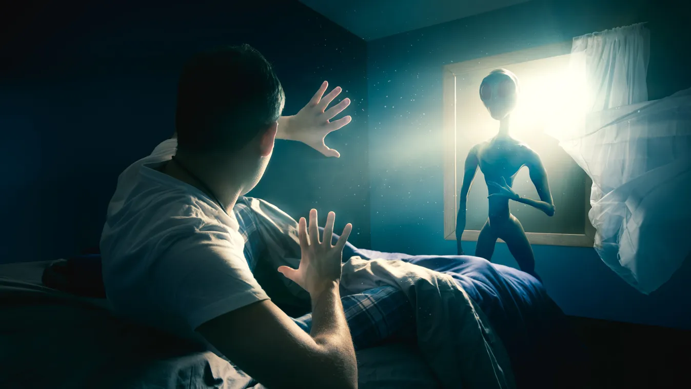 Egy katona állítja, hogy be akarták szervezni az ufók ellen