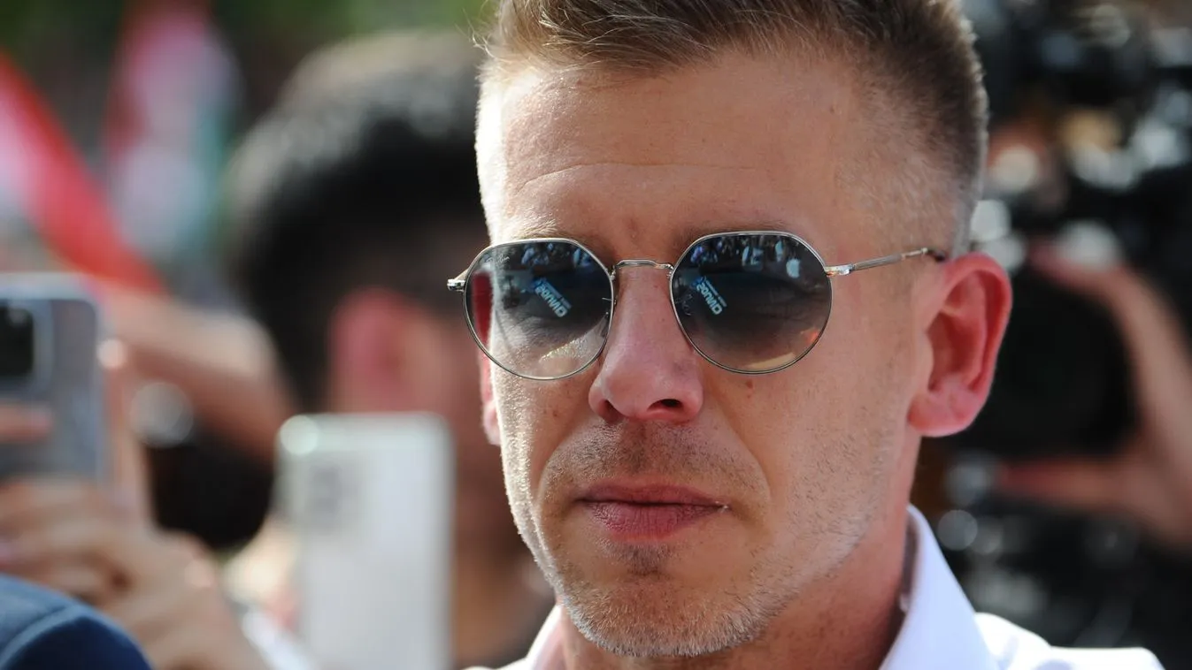 A HVG szerint Magyar Péter napszemüvege nem női, hanem unisex
