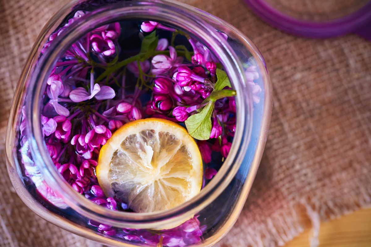 Homemade,Lemonade,With,Lilac,Flowers,And,Lemon,In,Jar