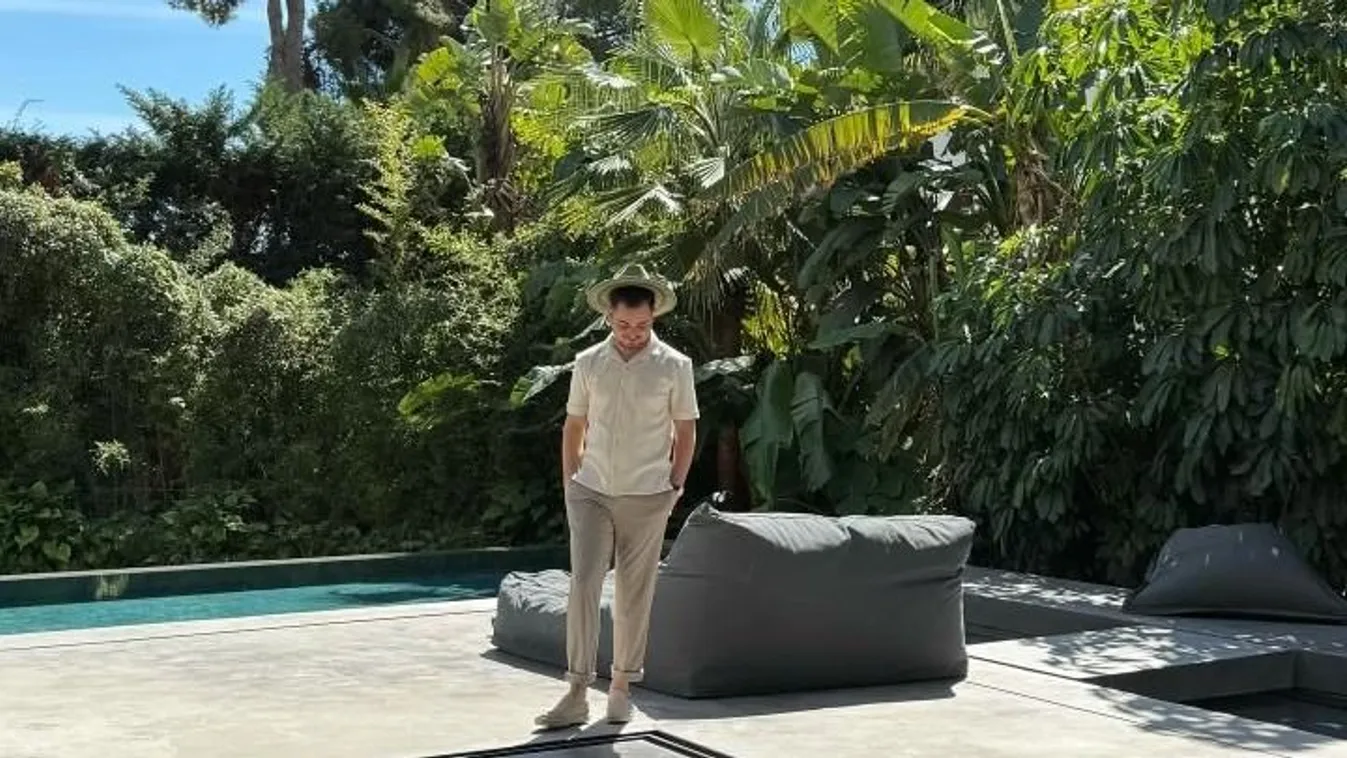 Az utazás napján foglalt le mindent a celeb