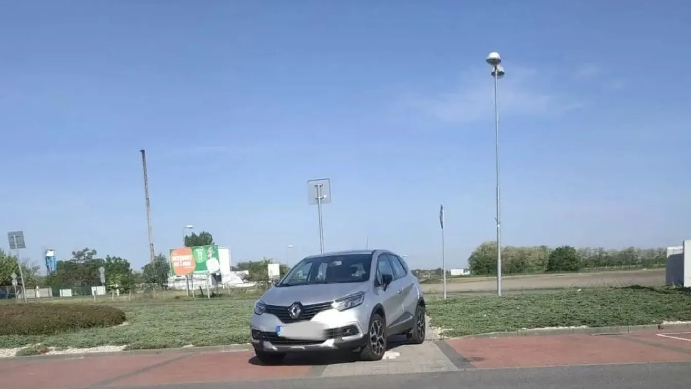 Ennél pofátlanabb parkolást még nem láttál - fotó