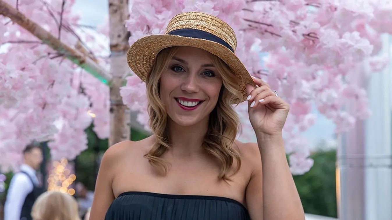 Lékai-Kiss Ramóna bikinire vetkőzött