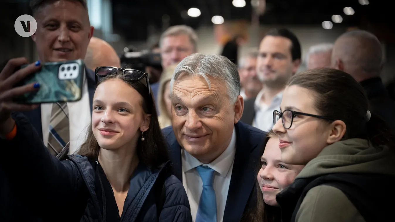 Csúcssebességgel robog a kampány: 220 szelfi/óra