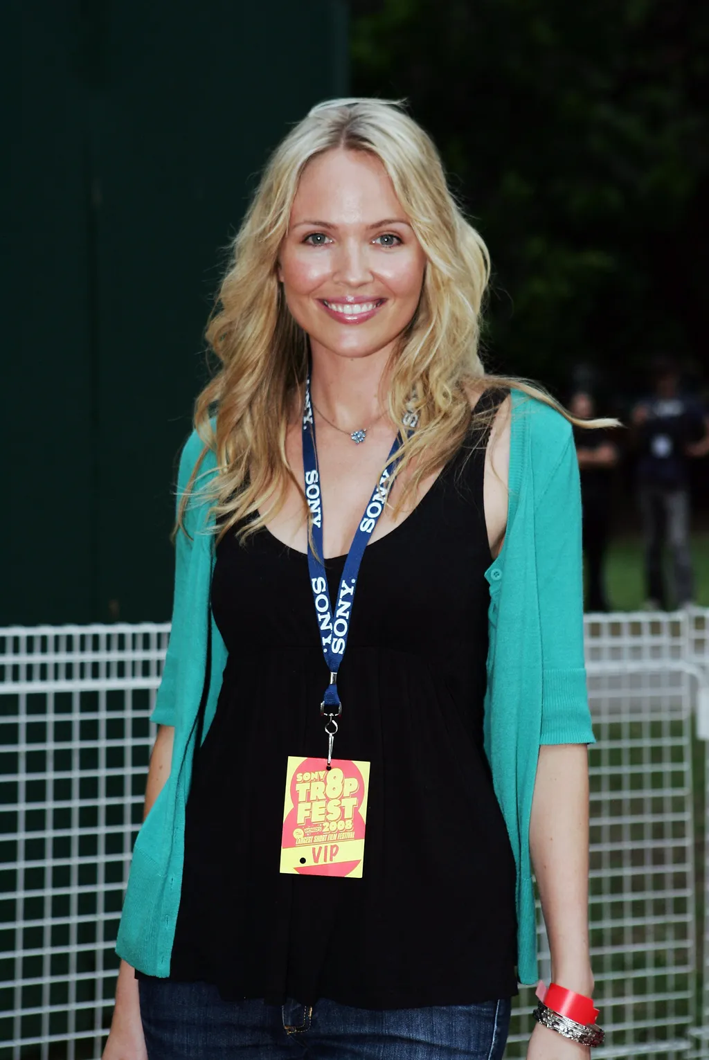 Lara Cox-nak sem múlt el nyomtalanul a Szívtipró gimi, a siker után jött számára a Startolj rá! és Az elveszett világ című film, de láthattuk a Kenguru Jackben és A tengerészgyalogos 2-ben is. Kisfilmeket, reklámszerepeket is bőven elvál