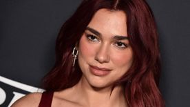 Dua Lipa nem vett fel melltartót, megőrülnek szexi képeiért a férfiak