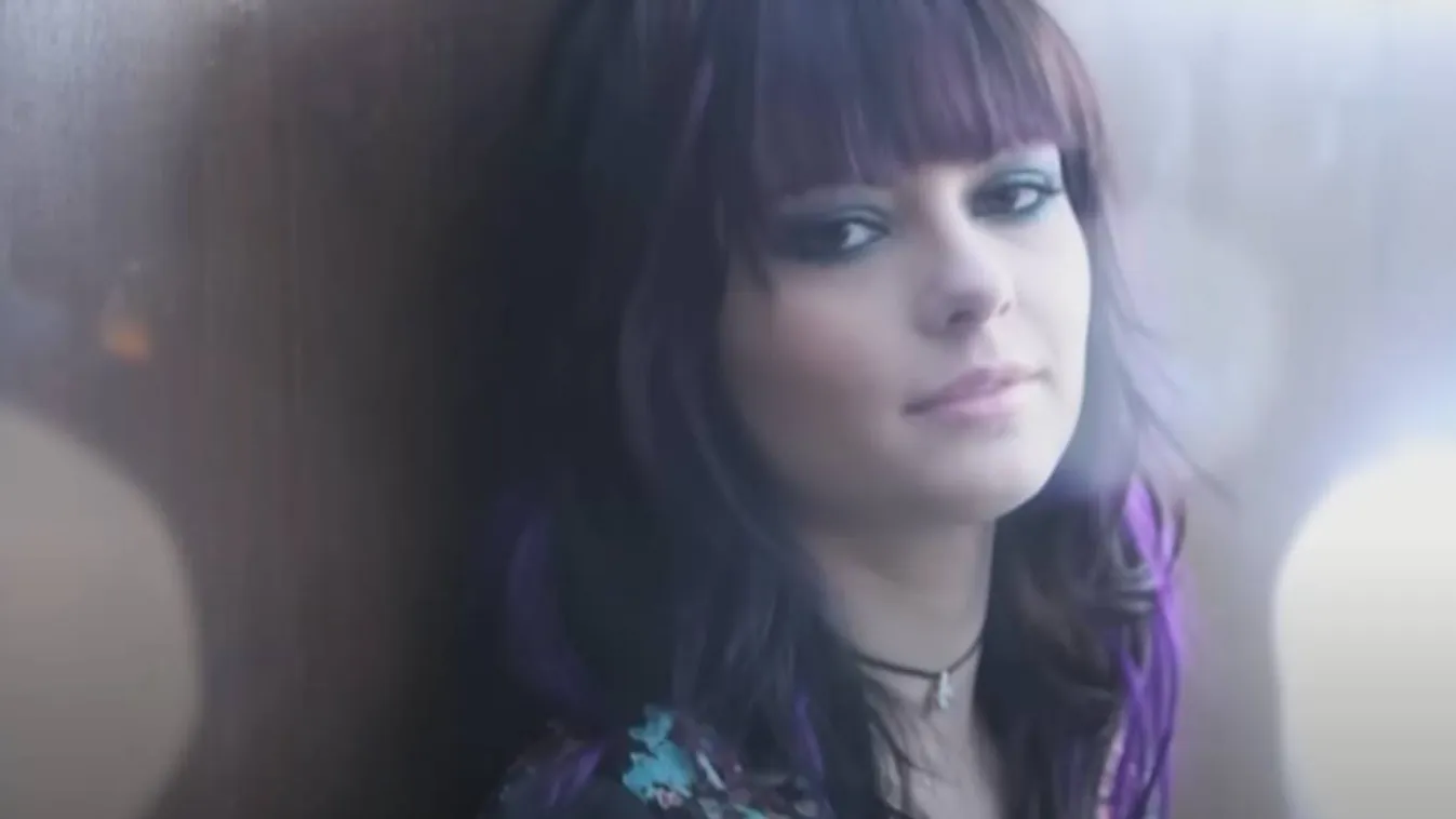 Lola, YouTube mama videóklip