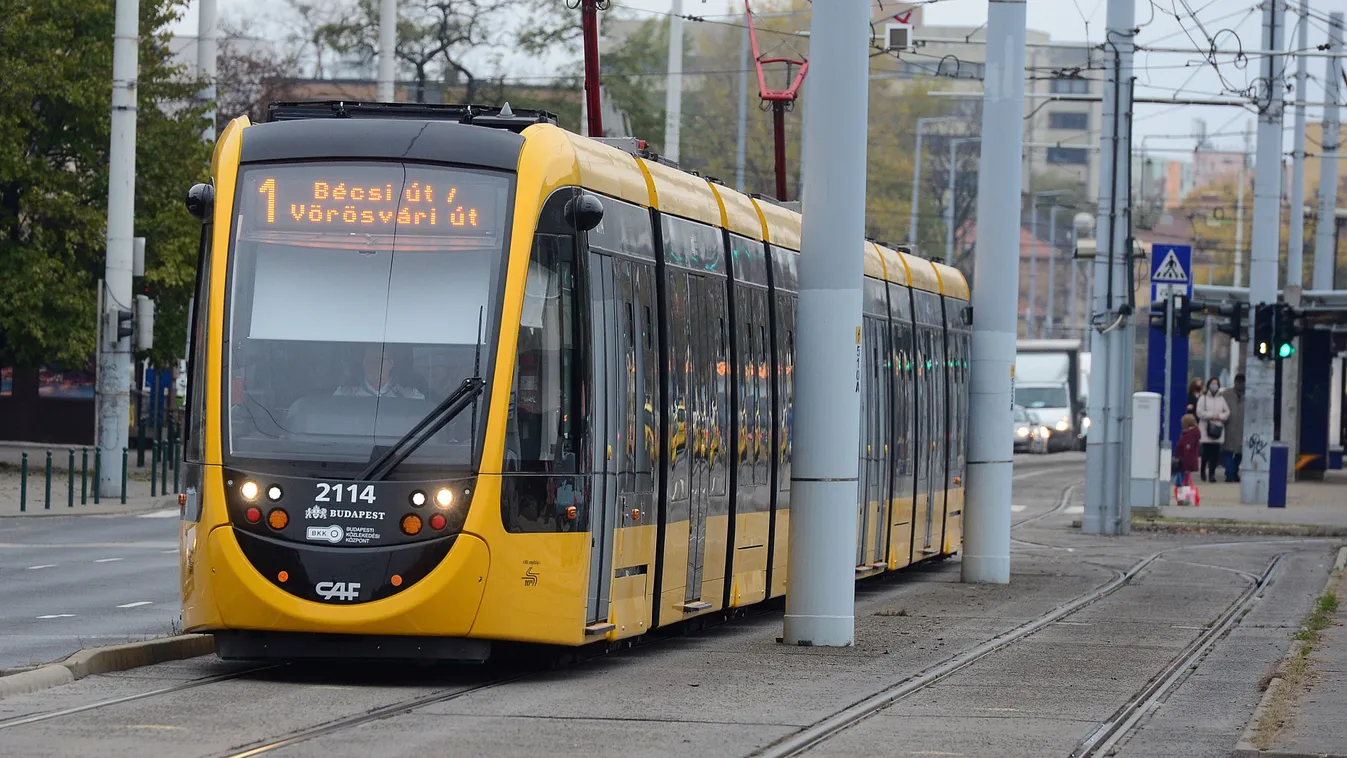 Összeütközött egy villamos és egy busz az I. kerületben