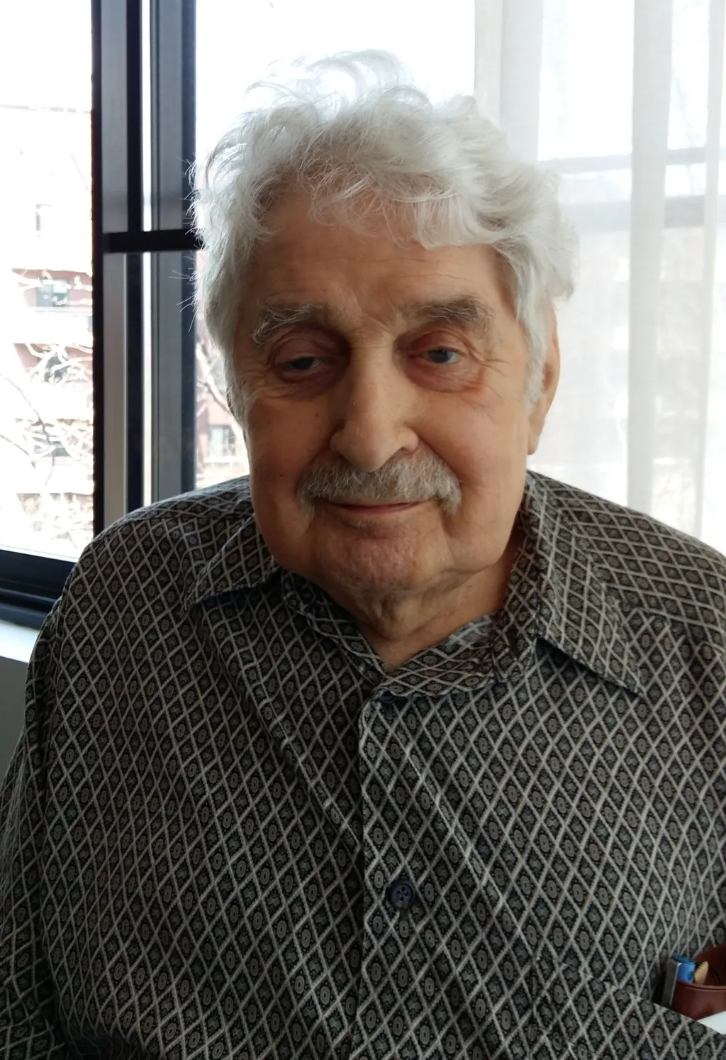 A színésznő felnőttként tudta csak meg, hogy nem az a vér szerinti apja, aki felnevelte. Édesanyjának titkos viszonya volt Harry Gulkin film- és színházi producerrel (képünkön)