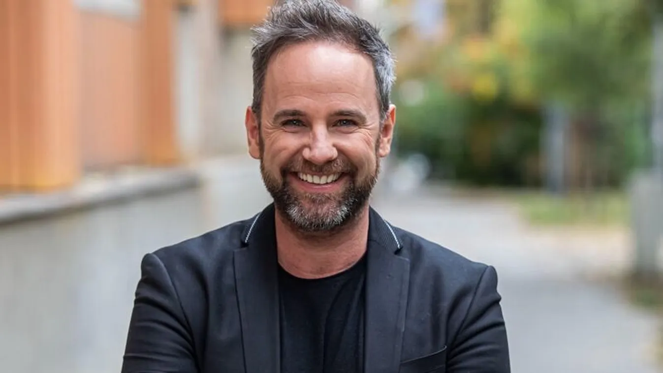 Nagyon merész: a kamerába tolta melleit Járai Kíra