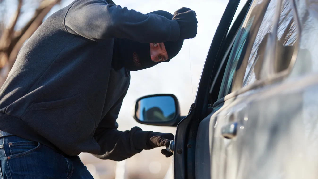 Autója ablakán keresztül vertek meg egy nőt Budán