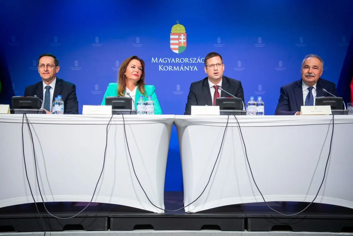 GULYÁS Gergely; VARGA Mihály; VITÁLYOS Eszter; NAGY István