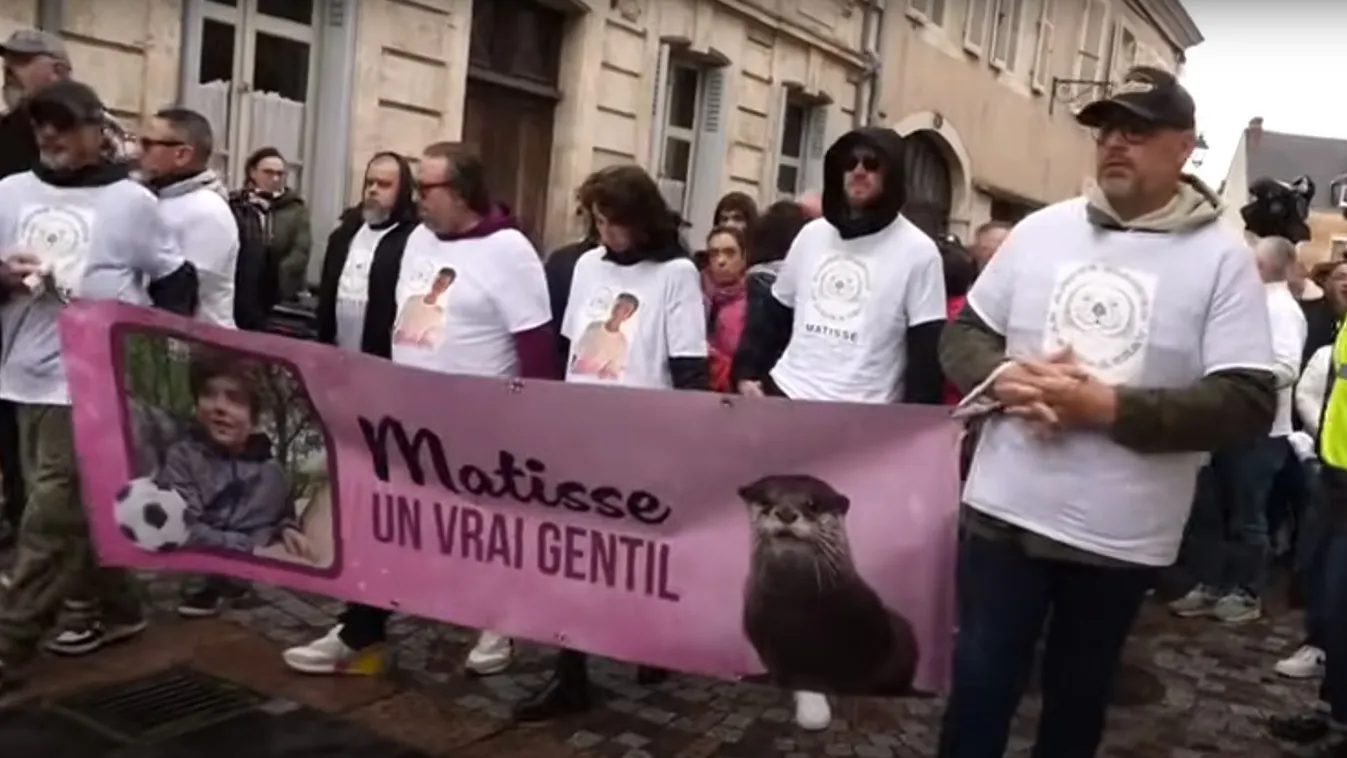 Tüntetés Franciaországban migránskéselés áldozata egy gyerek