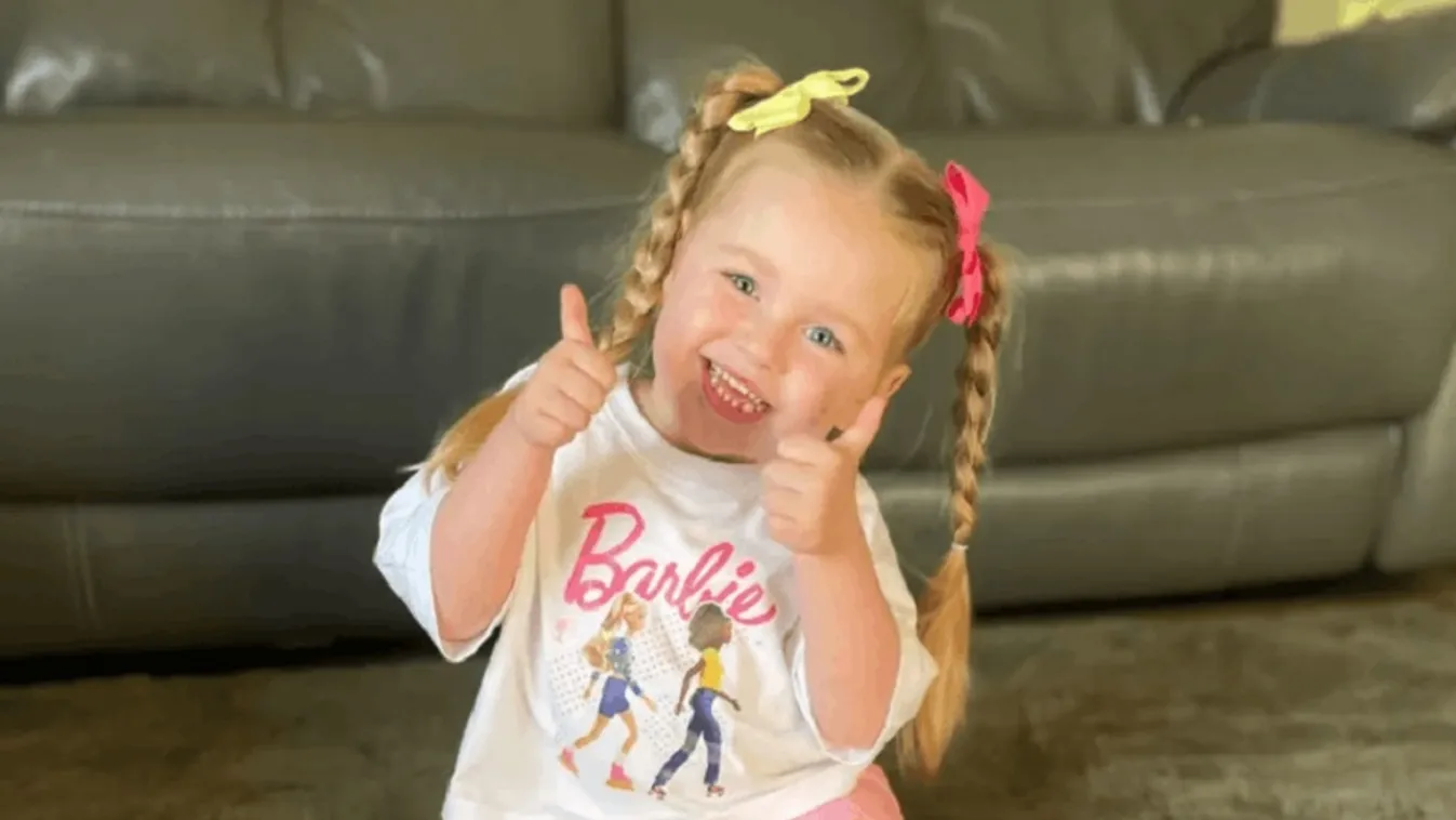 Kerekesszékre ítélték a 3 éves SMA-s lányt, mégis kúszik