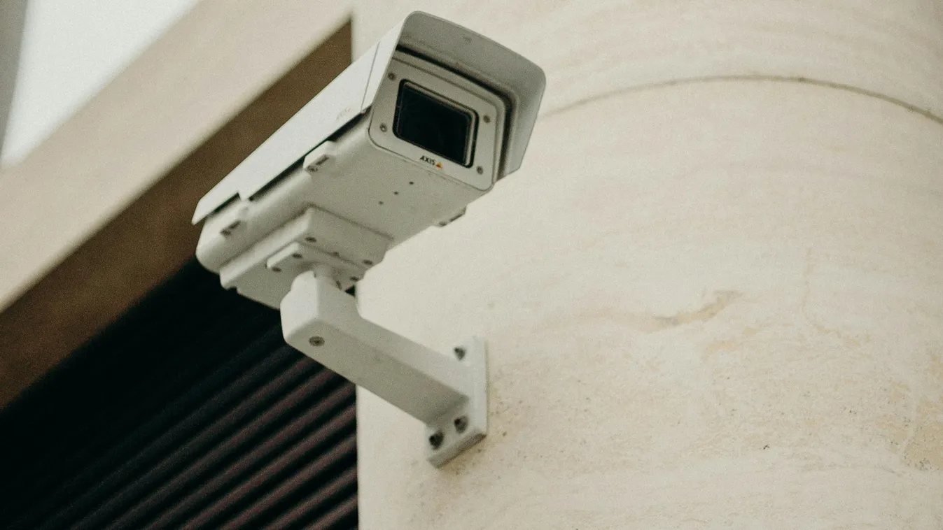 Kíséreteties, amit egy ház biztonsági kamerája rögzített