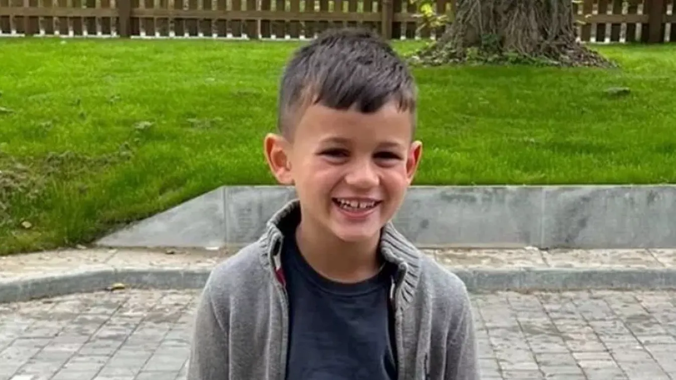 A labdájáért szaladt ki az útra, meghalt a 7 éves fiú