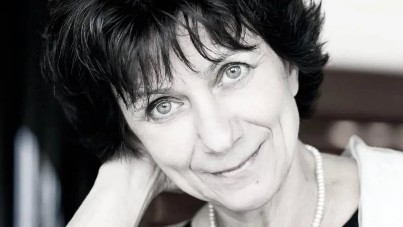 "Felült a hajnali nap első sugaraira" - gyászol Kerényi Miklós Máté, elhunyt az édesanyja