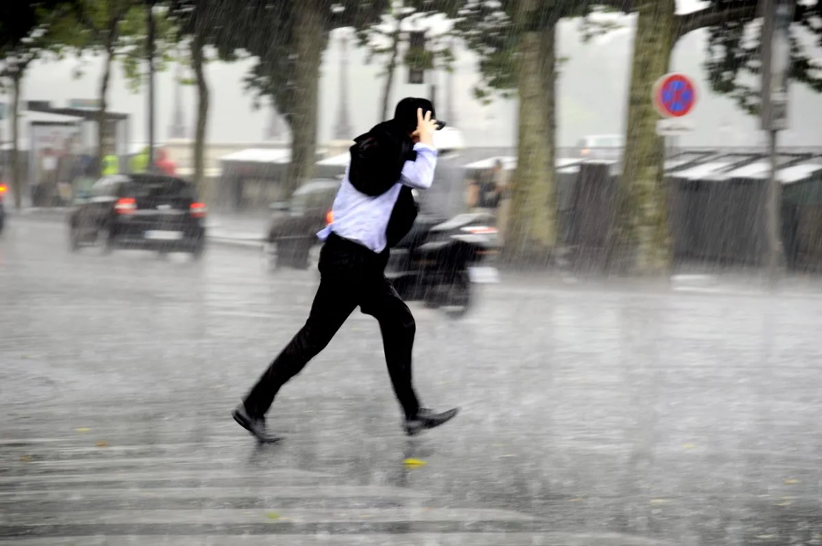 Running,Man,In,The,Rain