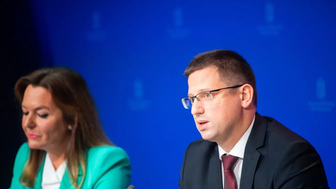 Gulyás Gergely: Magyarország továbbra is marad a béke pártján