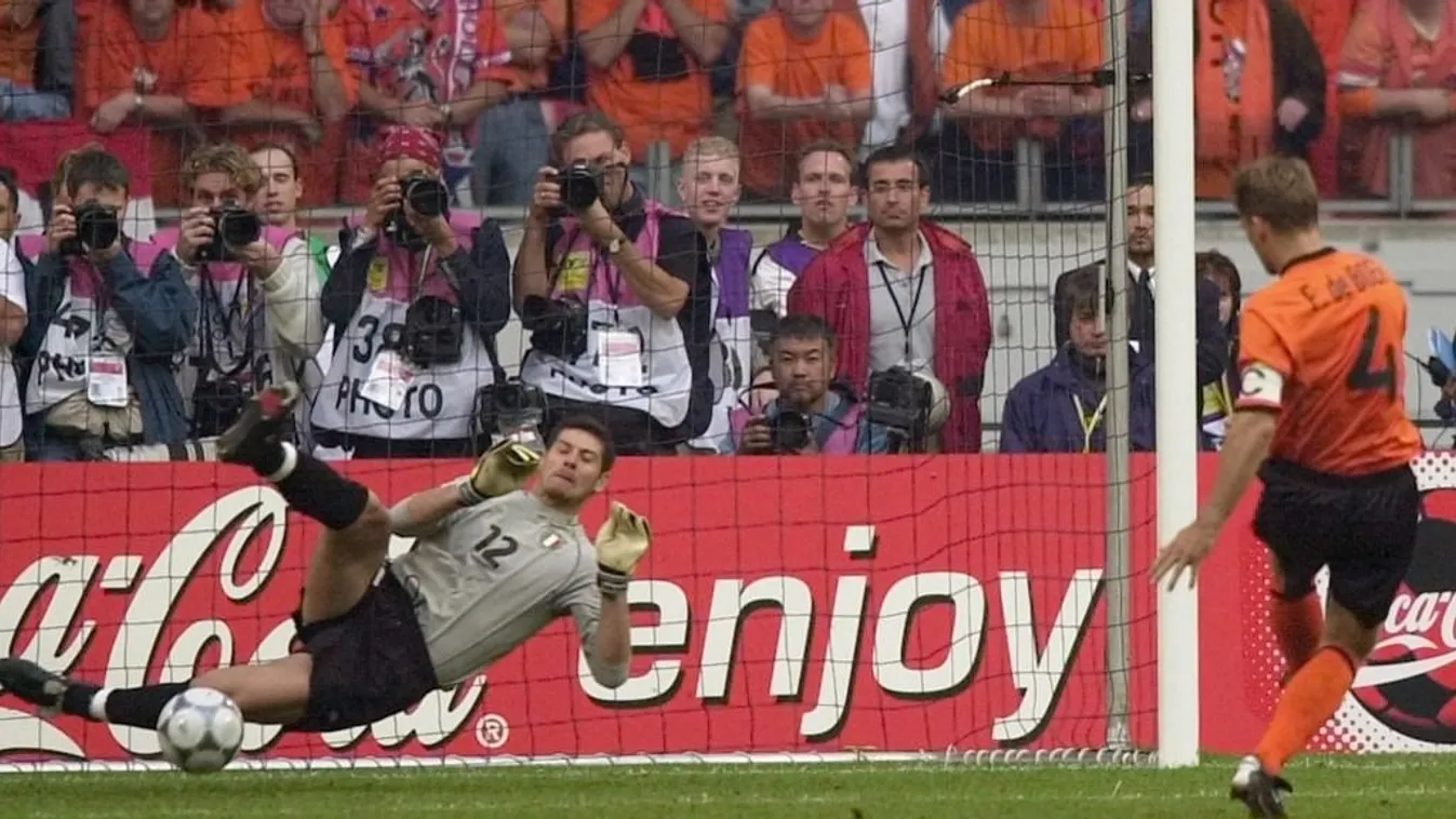 Öt kihagyott tizenegyessel buktak óriásit a hollandok