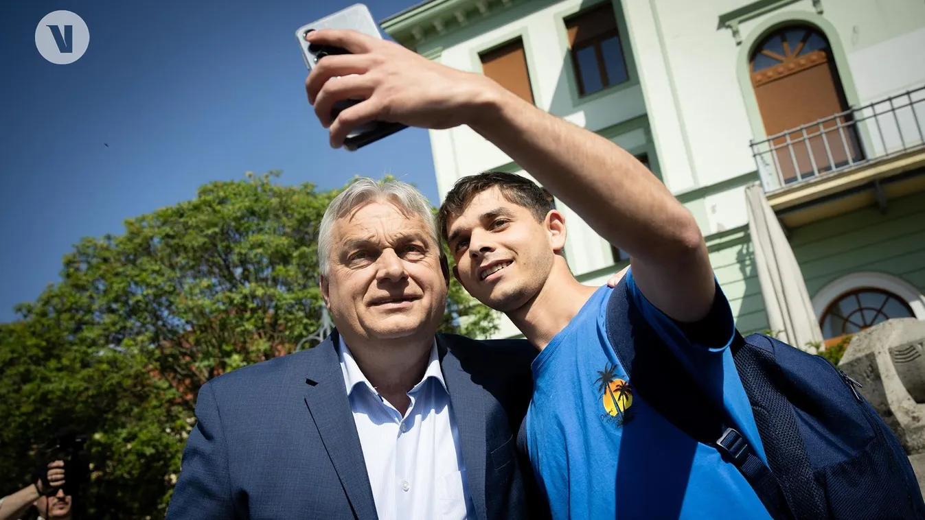 Megrohamozták az emberek Orbán Viktort: Kaposváron is mindenki vele akart fotózkodni