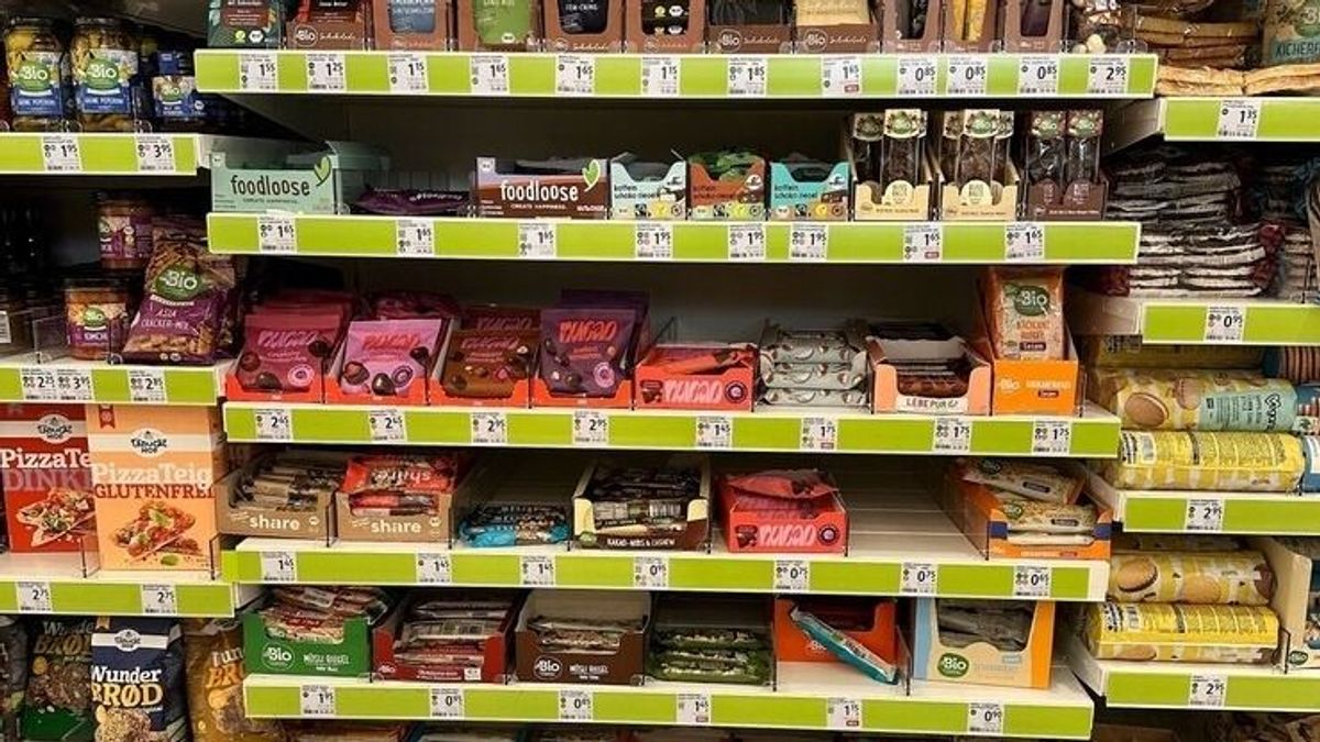 Súlyos dolog derült ki egy eddig egészségesnek hitt édességről: gyümölcsszeleteket teszteltek!