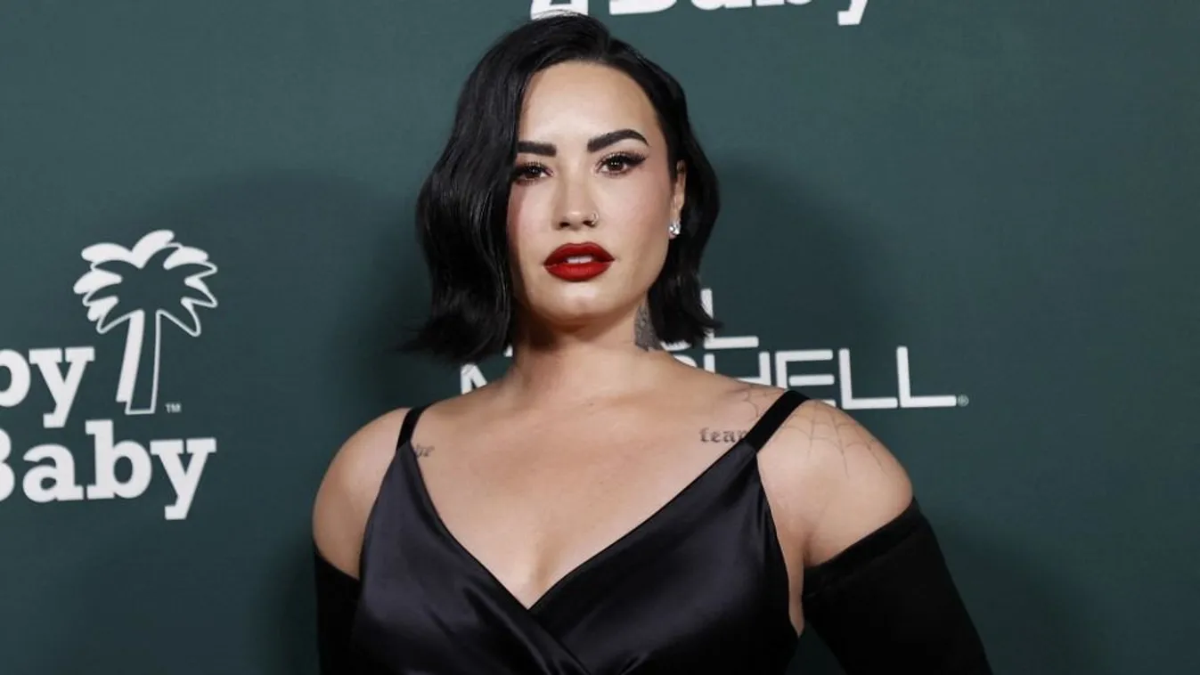 Hoppá: így még nem láthattad a népszerű énekesnőt - Fotók