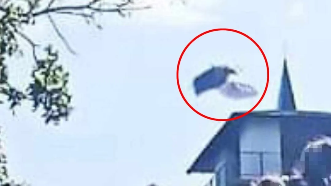 Különös pózban leplezték le az UFO-kat /