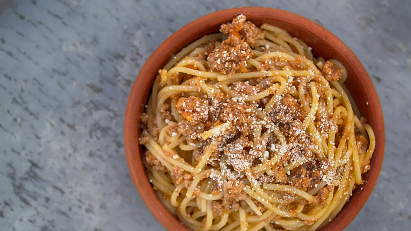 Félrenyelte a bolognait a bölcsiben és meghalt egy kisfiú