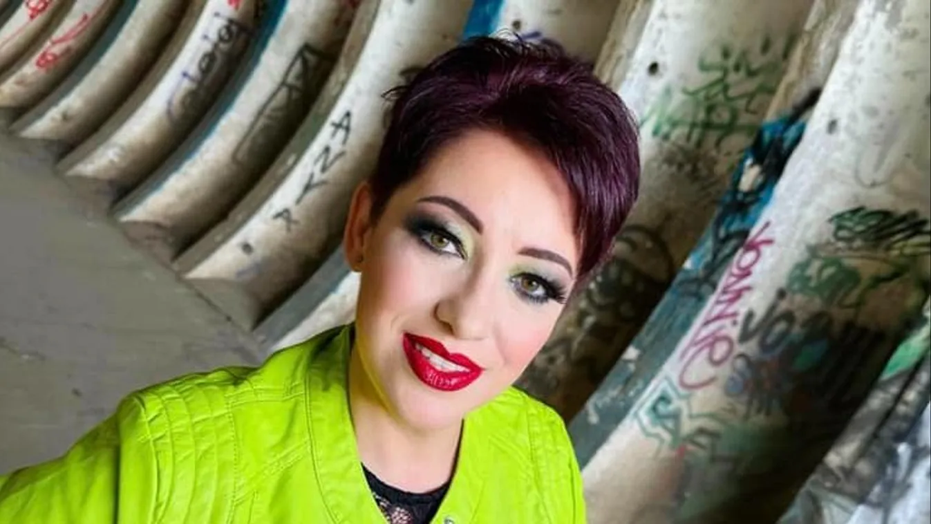 Baby Gabi autója is odalett