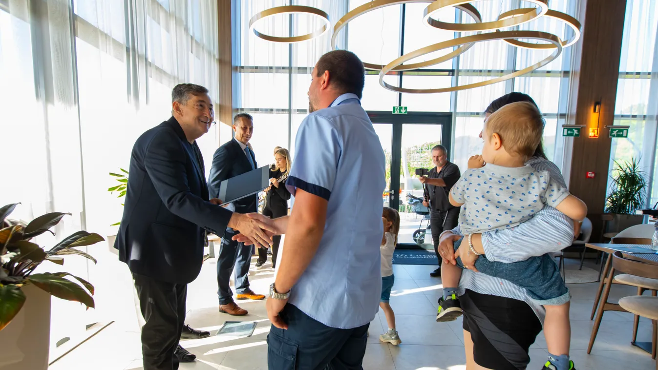 90 millió forintot kapnak a Mészáros Csoport alapítványától kisgyermekes családok