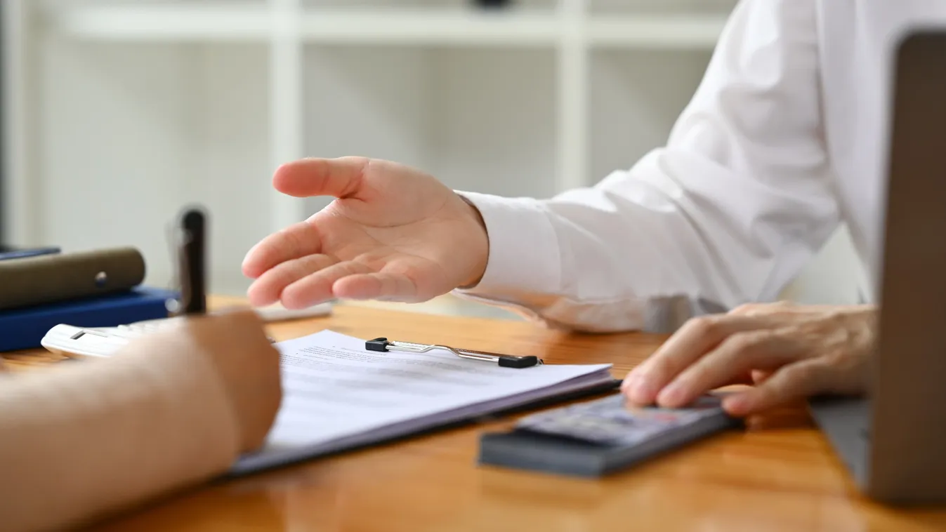 Újra akcióban a banki csalók: ezek az ügyfelek érintettek