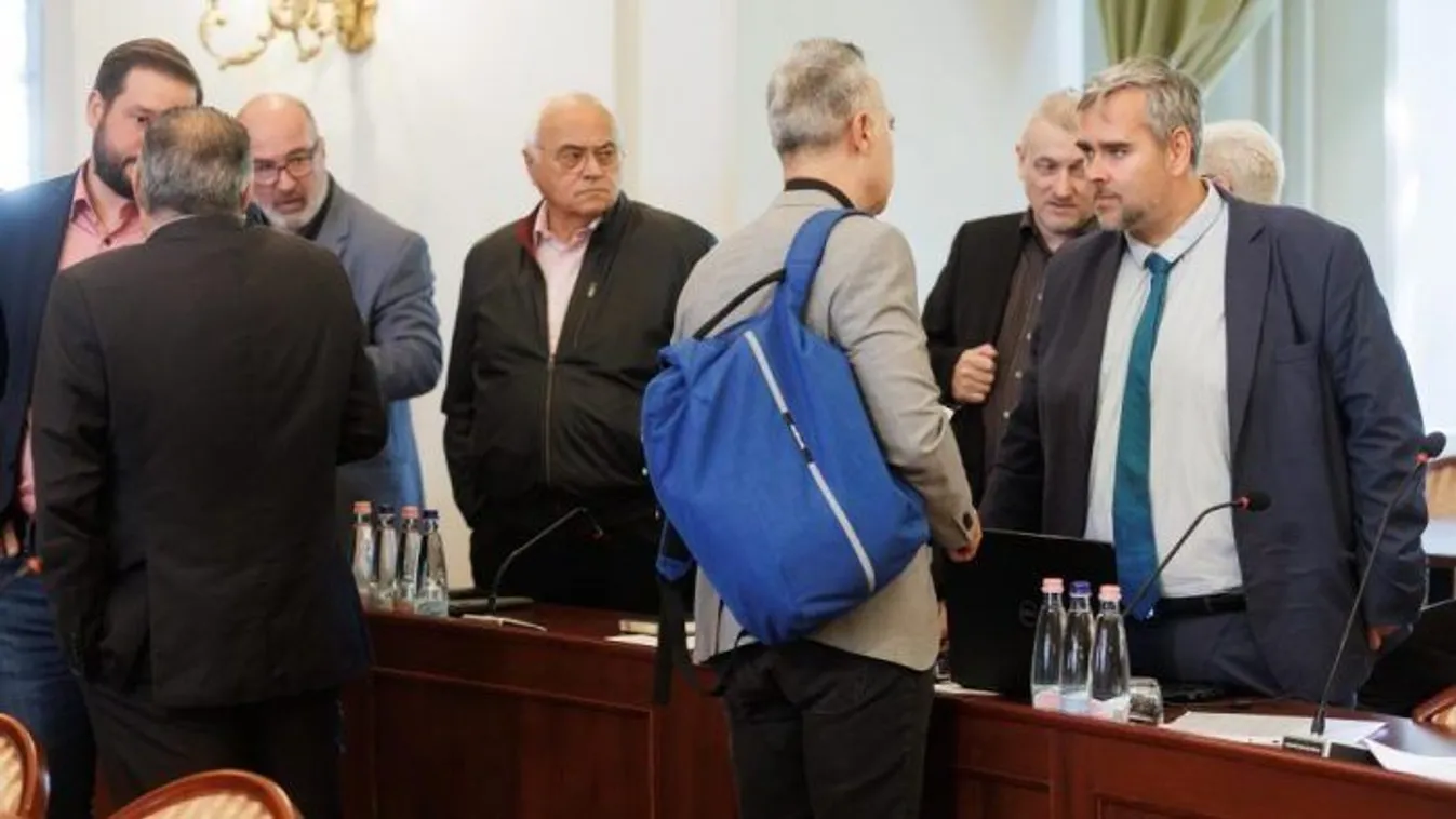 Tovább dagad az óbudai korrupciós botrány