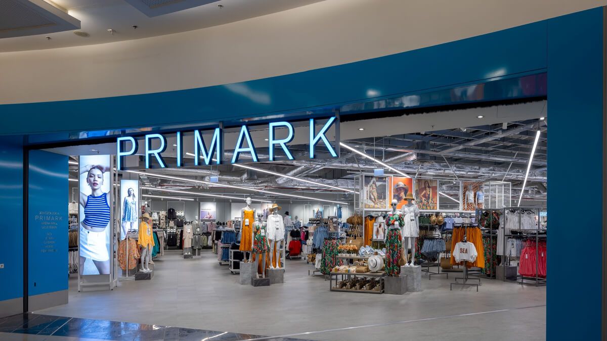 Kígyózó sorok, a Primark megnyitotta első magyarországi üzletét