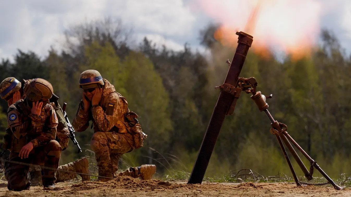 Dől a hadianyag Ukrajnába, újabb segélyt küld Amerika