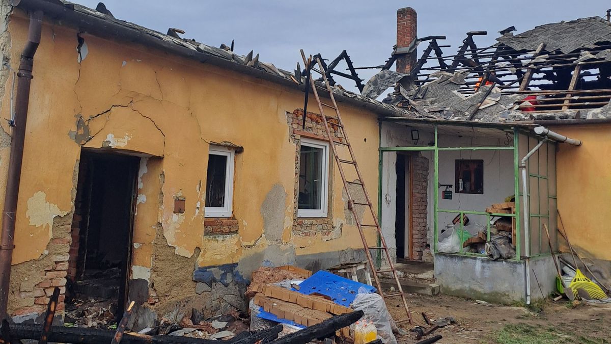 Áll a bál Kemenespálfán: porrá égett Anita háza, négy gyermekével maradt fedél nélkül