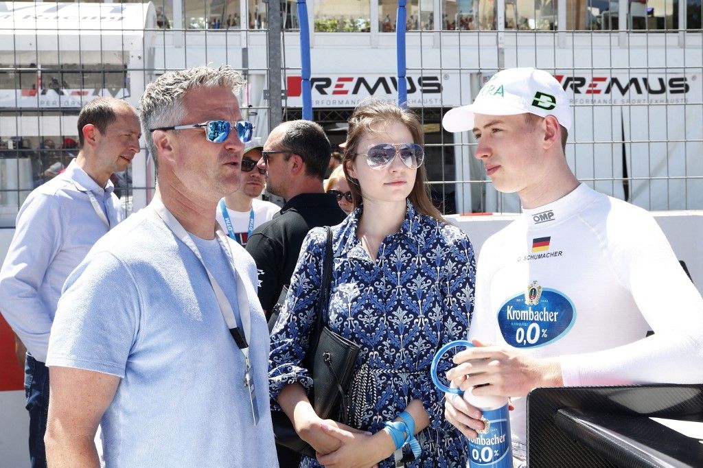 Ralf Schumacher aggódik a fiáért (jobbra), Keszthelyi Vivien kedveséért a Nürburgring miatt