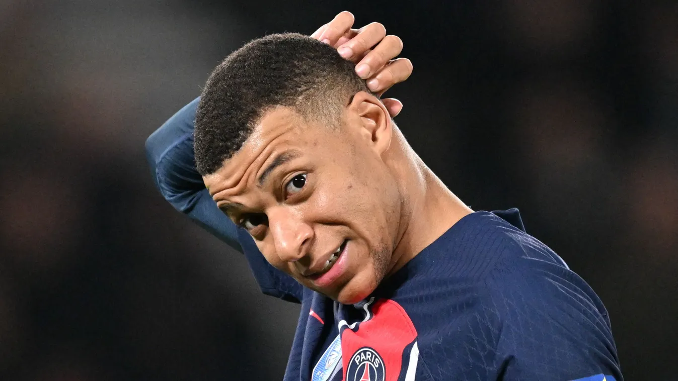 Mbappé testőre arrébb lökte a riportert