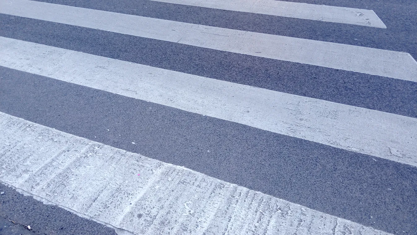 Fékezés nélkül gázolták el egy magyar gyereket és édesanyját