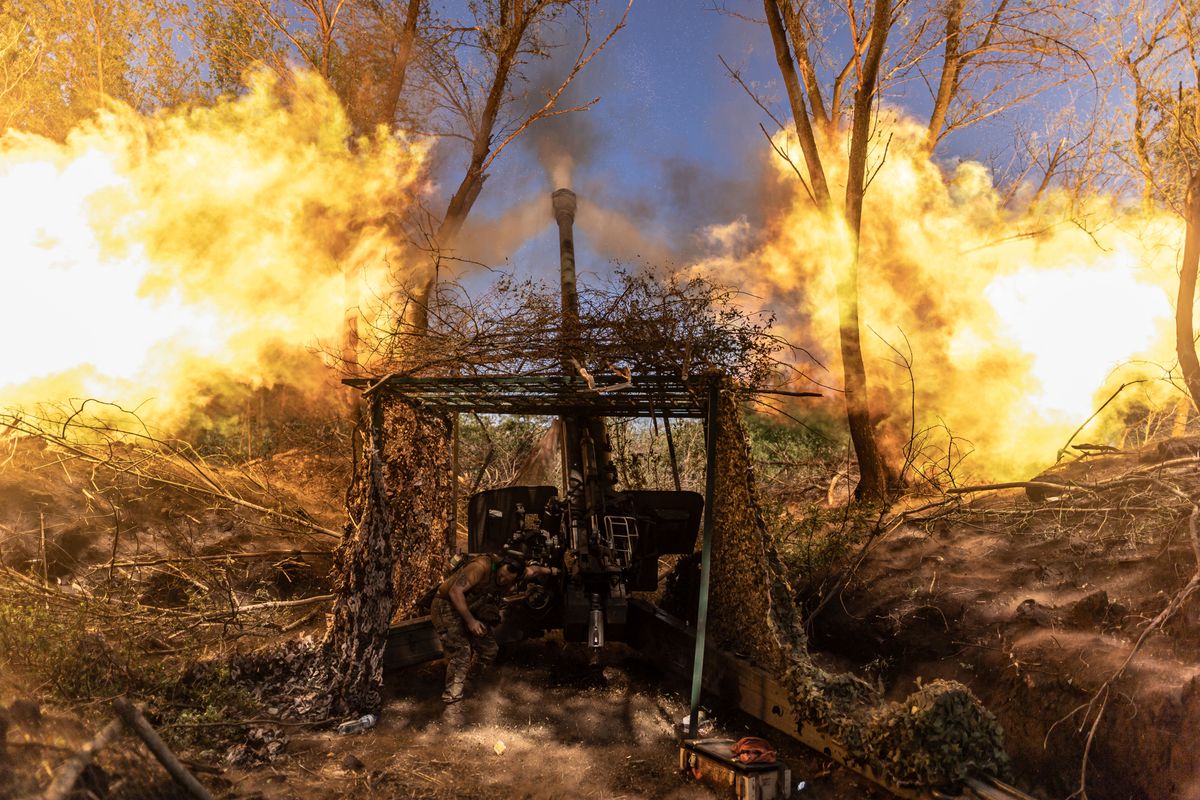 Ukrainian soldiers continue their movement in Donetsk Oblast