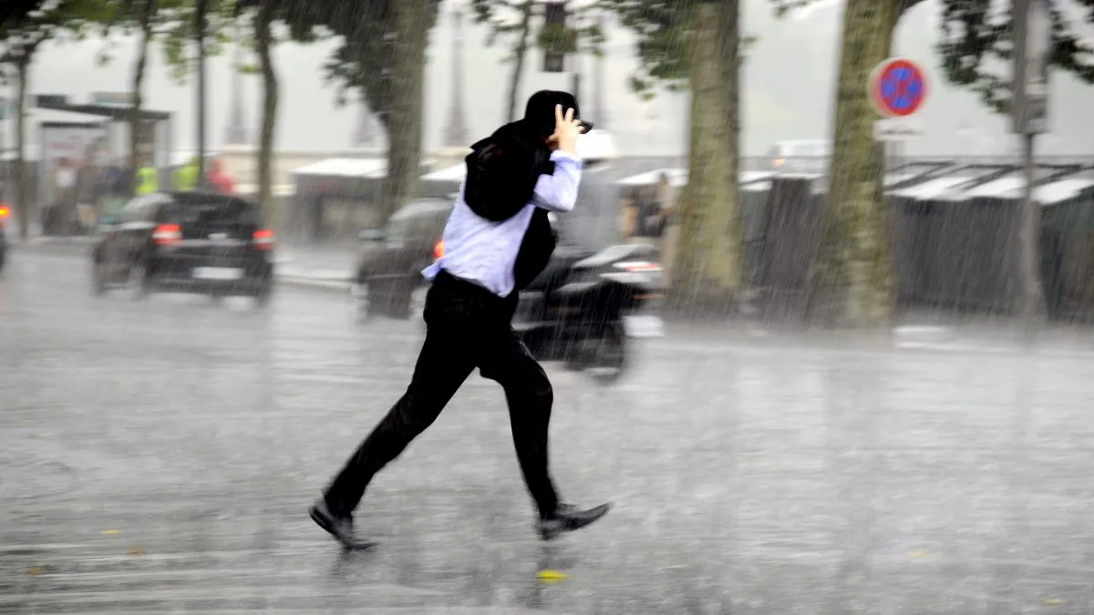 Running,Man,In,The,Rain
