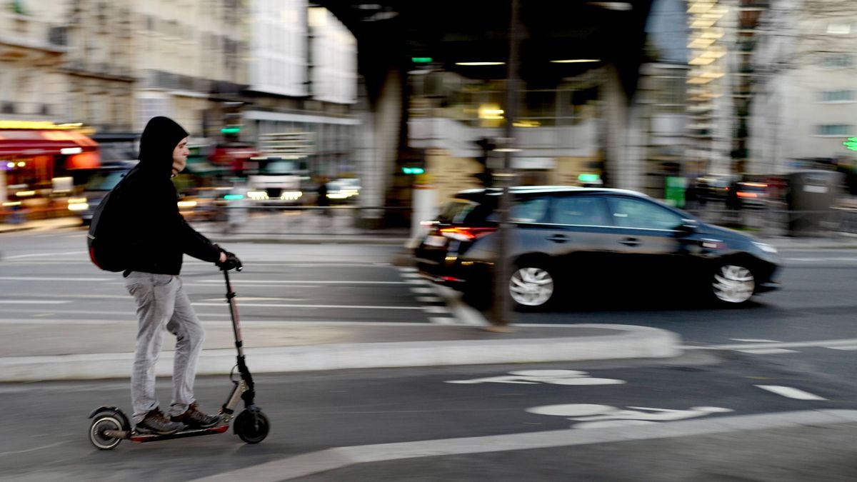 Borsos ára lesz a rollerekre köthető kötelező biztosításoknak