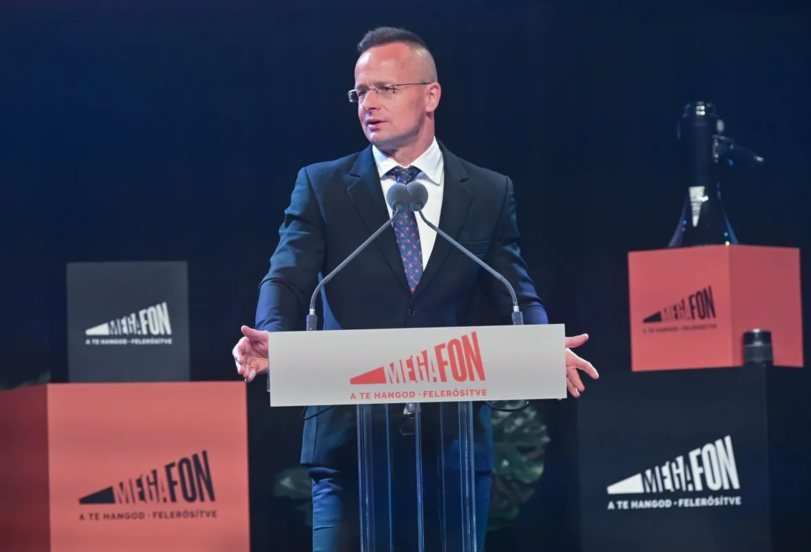 SZIJJÁRTÓ Péter; FARKAS Éva Erzsébet; LÁZÁR János