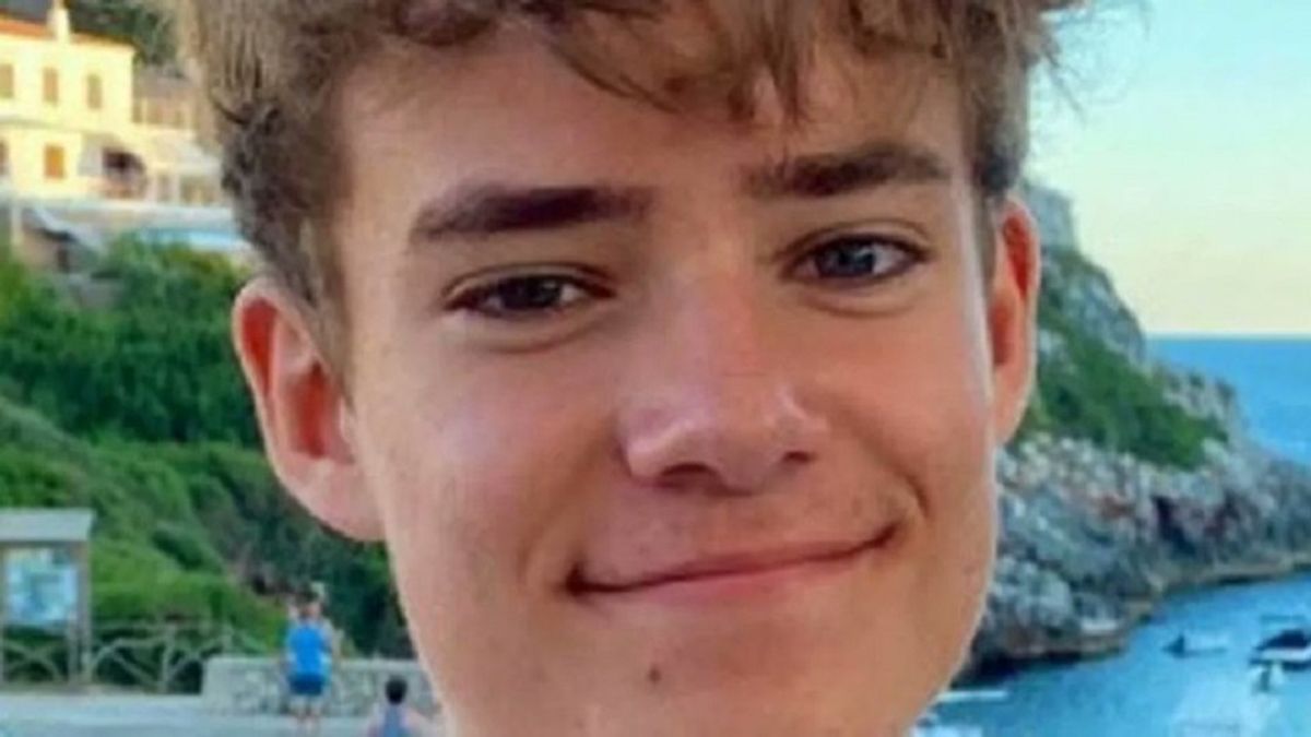 Tartósan fájni kezdett a lába, belehalt a 18 éves Oliver: „Nagyon bátor harcos volt”