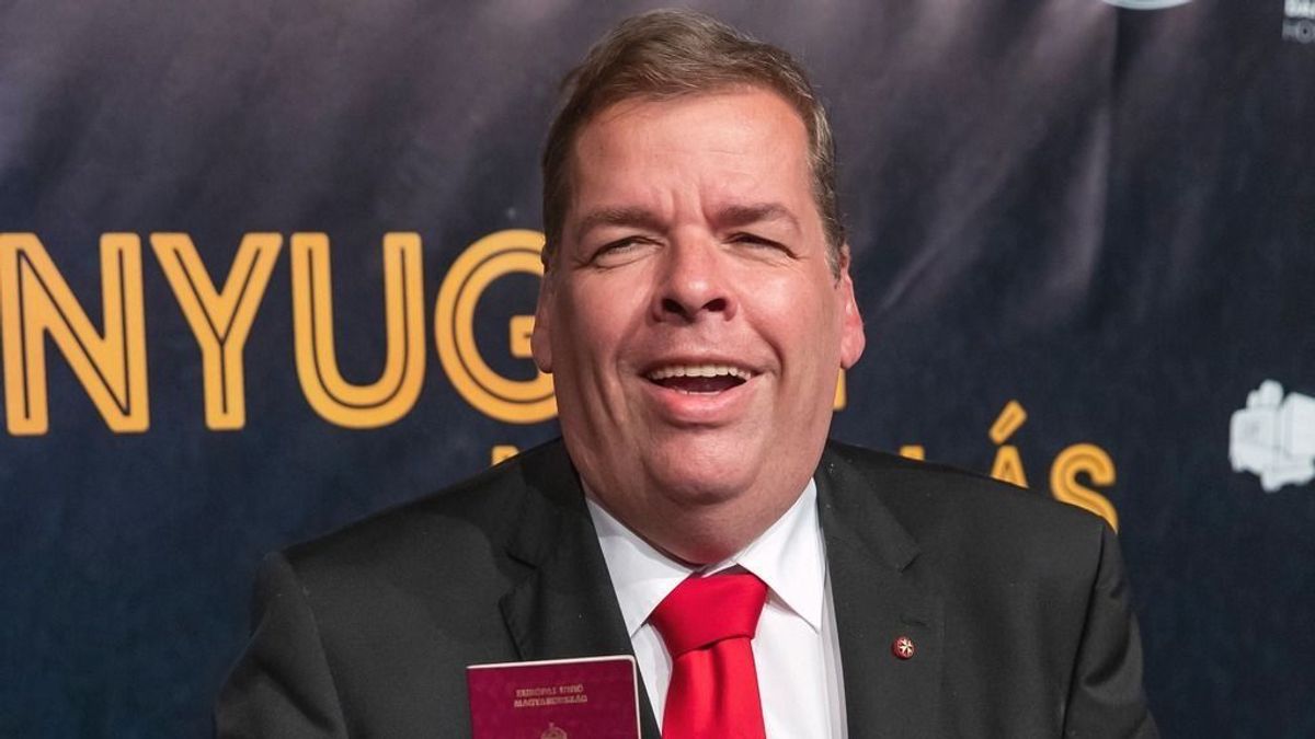 Elképesztő, mivel lepte meg rejtélyes hódolója a magyar politikust — Fotó