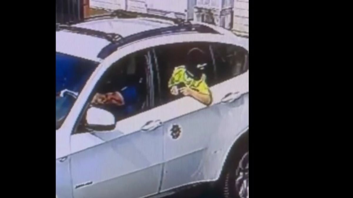 Lövések leadását imitálta egy símaszkos gyerek a szlovák államfő házára