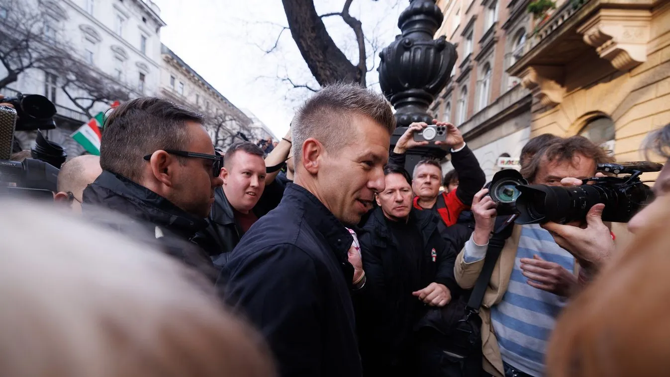 Pénzt hamisított Magyar Péter politikusa