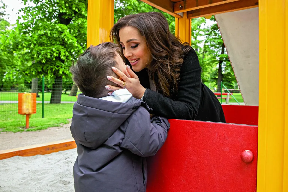 HOT MAGAZIN FELTÖLTÉS NAGY MELANIE ÉS GYERMEKEI ANYÁK NAPI ANYAG