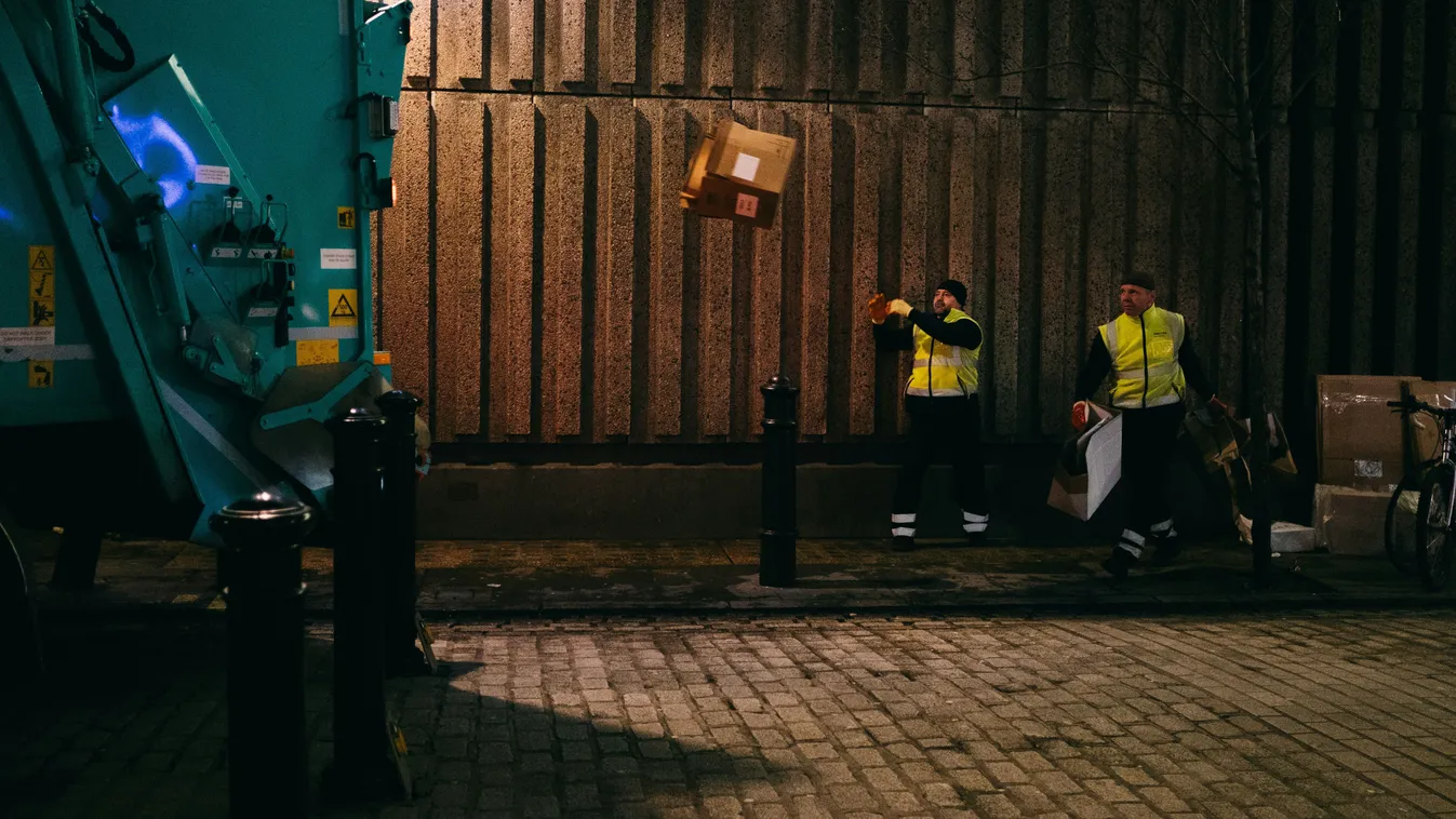 Sokkot kaptak a kukások attól, amit a szemét közt találtak