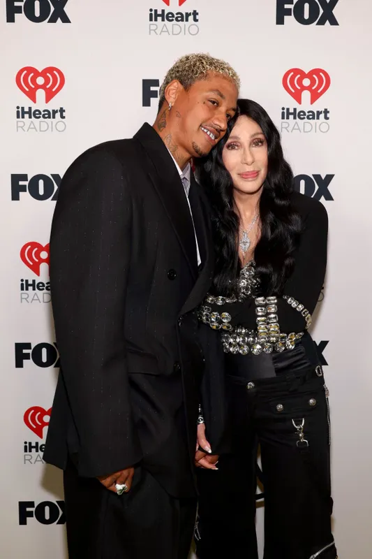 hot feltöltés Cher meglepő vallomása: félénk a férfiakkal - közben meg egy negyven évvel fiatalabb pasival jár RIPOST